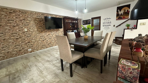 Casa 4 Ambientes Con Patio, Venta R. De Escalada