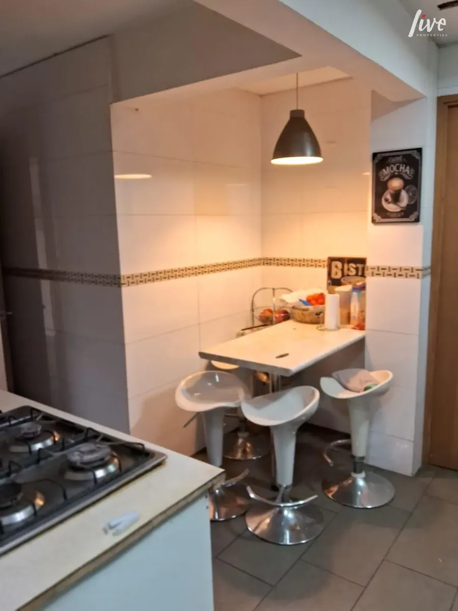 Imagen 2 de 12 de Casa En Venta En Las Condes Con Piscina