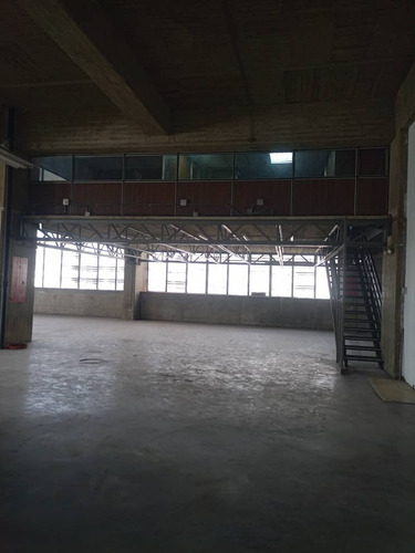 Imagen 24 de 30 de Alquiler De Planta Comercial En Edificio Boleita Sur