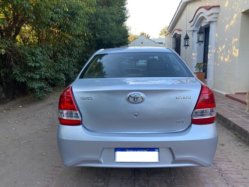 Imagen 4 de 10 de Toyota Etios 1.5 4p C/gnc