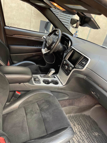 Imagen 8 de 10 de Jeep Grand Cherokee 2018 6.4 Srt-8 At
