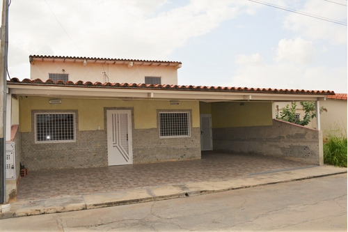 Mary Castro Vende Moderna Casa En Urb Brisas Del Lago. Atc-827
