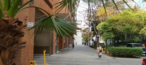Padre Mariano Providencia, Lado Estacion Metro