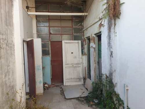 Imagen 6 de 18 de Local Con Galpon Y Oficinas A Reciclar Ideal Deposito