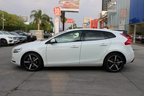 Volvo V40 2019