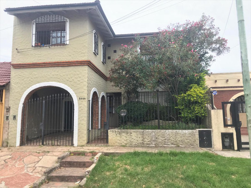 Venta.casa.4 Dormitorios.cochera.parrilla.norte.villa Ballester.