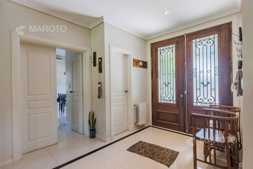 Imagen 9 de 30 de Casa En Venta En Barrio Privado Septiembre Con Seis Dormitorios - Maroto Propiedades-