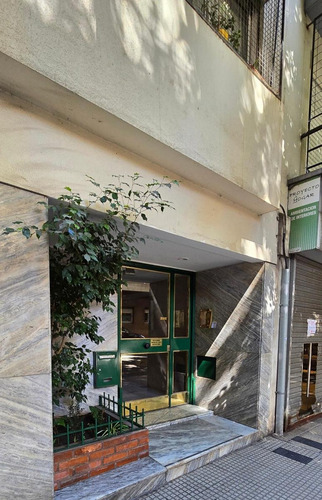 Departamento De 35m² Con Balcón Al Frente. Barrio Y Ubicación Privilegiadas: En La Vereda Del Subte H Y D. Zona Industrial Y Comercial. Facultades. Apto Profesional. Mega Punto Del Planeta. Dueño Dir