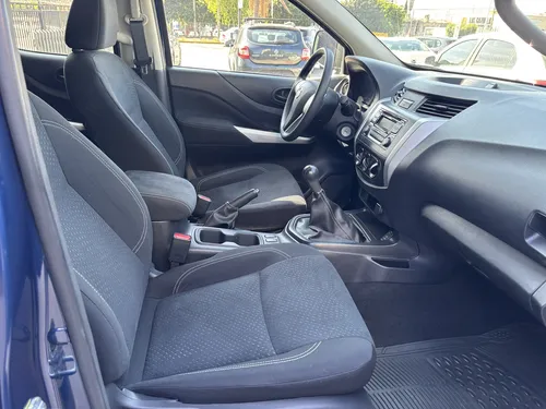 Nissan NP300 2.4 Doble Cabina Se Aa Pack Seg Mt