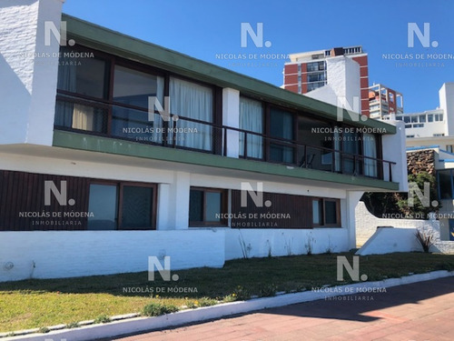 Casa En Venta Frente Al Mar- Ref: 2228