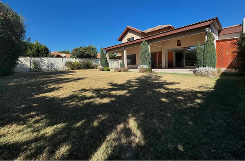 Se Vende Cómoda Casa Familiar En El Polo A, Machali.