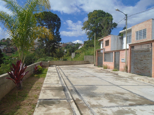 Imagen 1 de 7 de Casa En Venta En Carrizal. Urb. El Pinar (md.30)