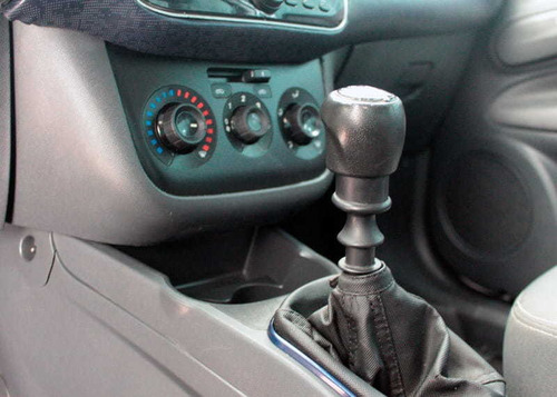 Imagem 7 de 10 de Fiat Punto Attractive 2013