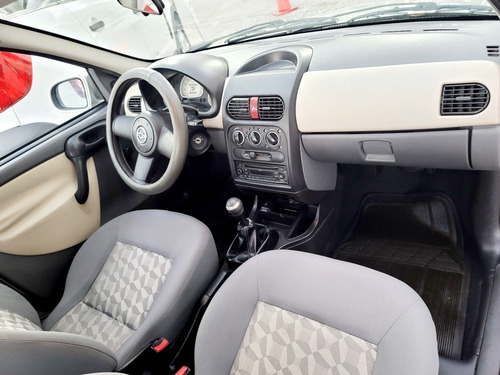 Imagen 10 de 12 de Chevrolet Chevy 1.6 Paq M Sedan Modelo 2007