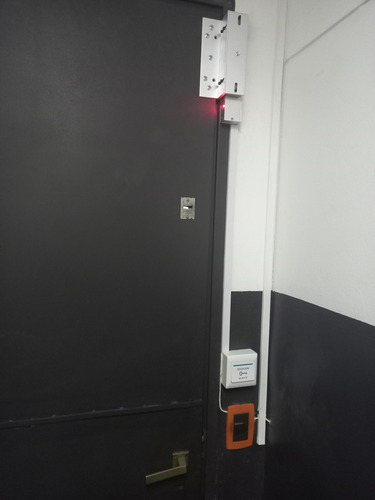 Imagen 9 de 10 de Instalación Técnico Alarmas Cámaras Seguridad Control Acceso