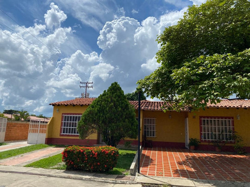 Casa En Venta En Valle De Oro San Diego Valencia. 1777 Inmobiliaria Maggi