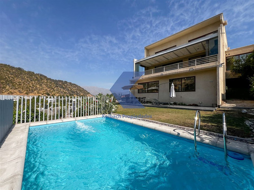 Casa En Arriendo De 4 Dorm Más Estar En Lo Barnechea