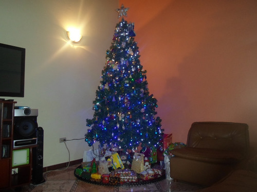 Árbol De Navidad Pino Austin 2,40 Mts (usado)