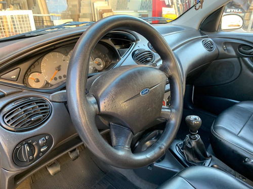 Ford Focus Sedan 2004 2.0 Ghia 4p