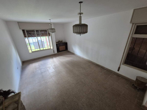 Casa En Venta Damian Garat 3025, Poeta Lugones, Córdoba, Argentina 4 Dormitorios