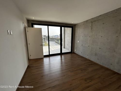 Altos De Juriquilla - Venta. Departamento Planta Baja De 3 Recámaras