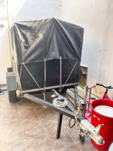 Remolque Estacas Con Carpa