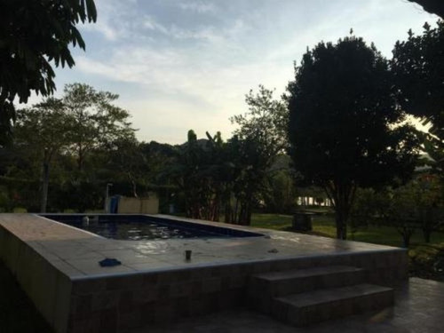 Confira! Chácara Em Condomínio Com Piscina Em Peruíbe-sp