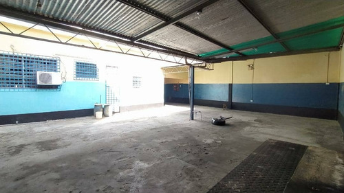Imagen 1 de 8 de Se Alquila Local Comercial En La Av. Michelena134451