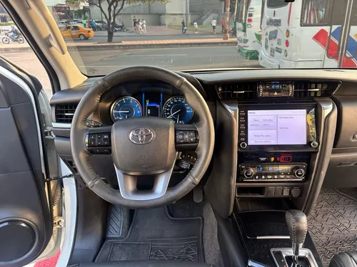 Toyota Fortuner Sr 2.4 4x2 At Diesel