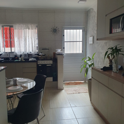 Casa Com 2 Quartos 2 Banheiros Garagem Pra 4 Carros