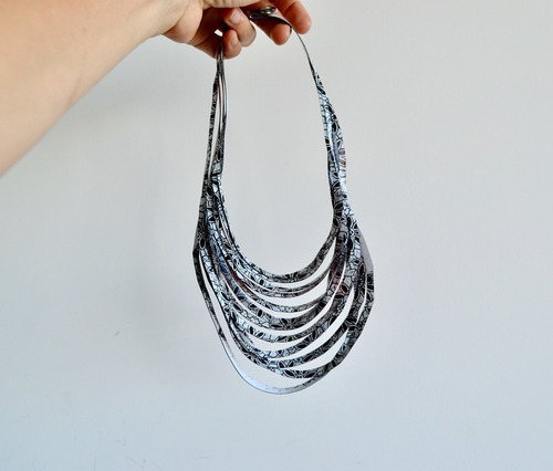 Imagen 3 de 6 de Collar Ondas Corto - Negro Y Blanco