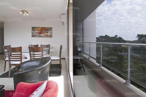 Moderno Apartamento De Dos Dormitorios - Punta Del Este- Ref: 30614