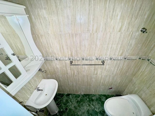 Oficina Amoblada Y Con Excelente Distribución Amoblada En Alquiler Ccct Caracas