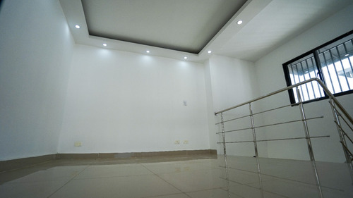 Moderno Apartamento En Venta Tipo Penthouse. Us$140 Mil, Sheetrock En Todo El Apto. Y Terraza En Privada En Madera