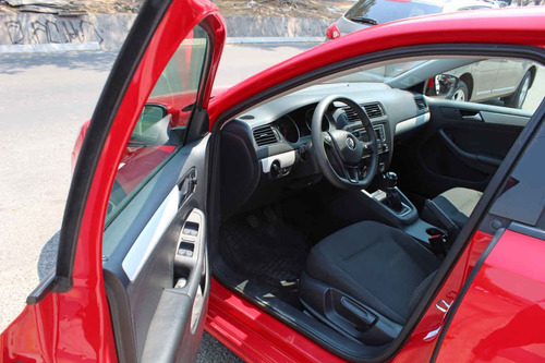 Volkswagen Jetta 2017 4p Trendline L5/2.5 Man