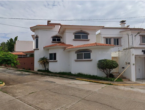 Hermosa Casa Adjudicada Ubicada En Loma Aconcagua, Loma Dorada, Durango, Dgo. Sk04