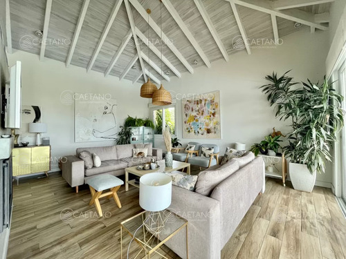 Venta De Casa De 4 Dormitorios En Laguna Del Sauce, Exclusivo Barrio Privado