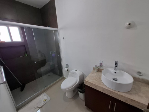 Casa En Venta En El Fracc Lomas De La Rioja