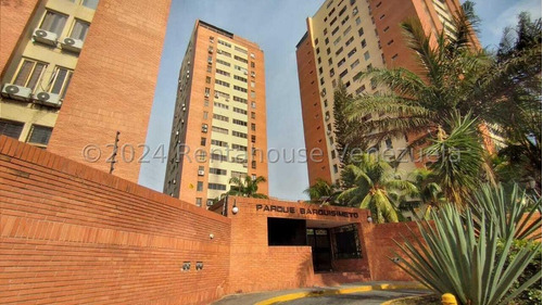 Apartamento En Venta Al Este De Barquisimeto Que Cuenta Con 4 Habitaciones, 3 Baños,balcon, Cocina, Vigilancia Cerrada.