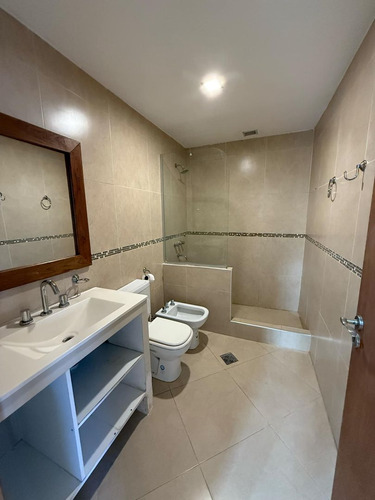 Venta - Propiedad 5 Ambientes Con Quincho Y Garaje