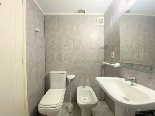 Imagen 9 de 15 de Punta Del Este, 2 Dormitorios Y 2 Baños, Cochera, Terraza Y Parrillero.