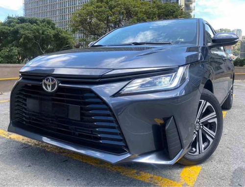 Toyota Yaris E Automática