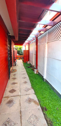 Amplia Casa 3d+3b En Pasaje Cerrado, Maipú (104084)