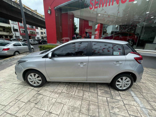 Imagen 2 de 15 de Toyota Yaris 2017 5p Hatchback S L4/1.5 Aut