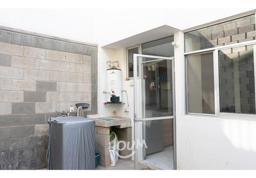Casa En Toluquilla, San Pedro Tlaquepaque Con 2 Recámaras, 81 M², Id: 76452