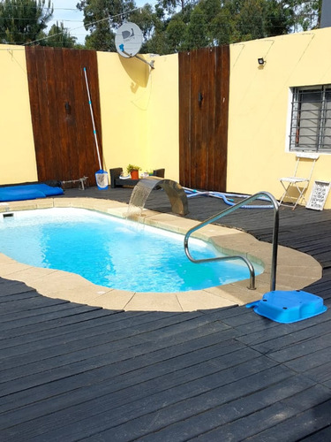 Casa Piscina Climatizada Abierta Fuera De Servicio