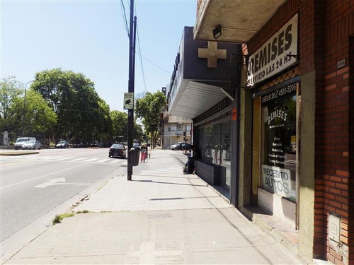 Imagen 2 de 2 de Local En Villa Del Parque - Av. San Martin Al 5300