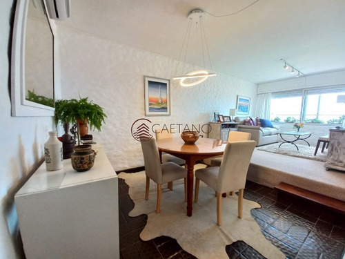 Imagen 7 de 13 de Oportunidad En Venta En Primera Linea Al Mar. Reciclado. Un Dormitorio Y Medio. - Punta Del Este Brava