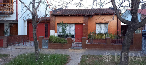 Venta Casa 3 Ambientes Con Jardín Y Cochera En Wilde