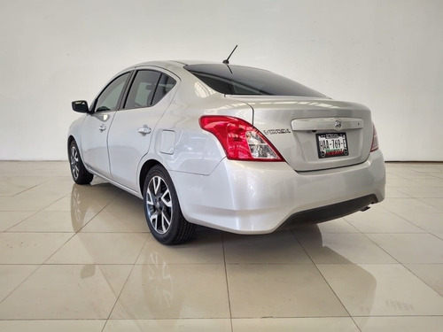 Imagen 4 de 14 de Nissan Versa Advance Ta